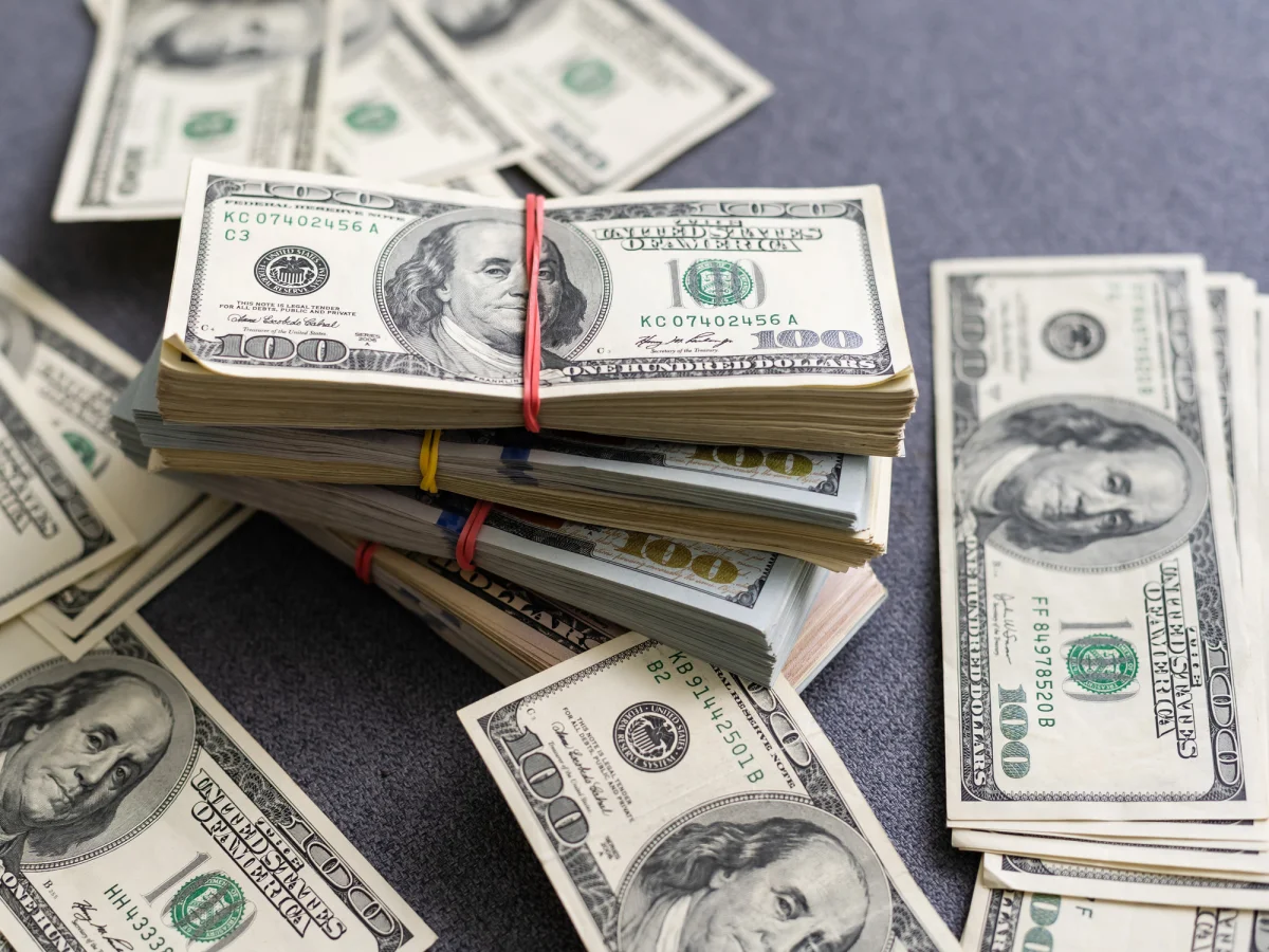 Inversores buscan alternativas ante la desconfianza en el dólar del colchón