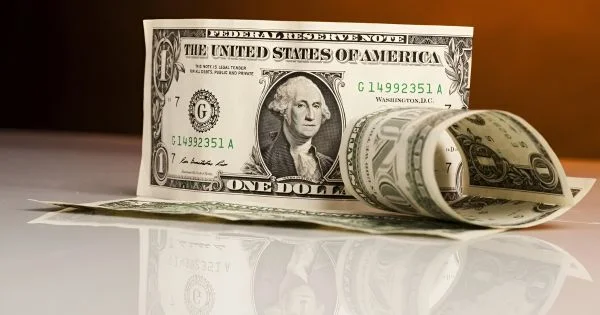 La caída del dólar blue impacta en la confianza de los ahorristas argentinos